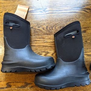 Bogs winter boots  US 2